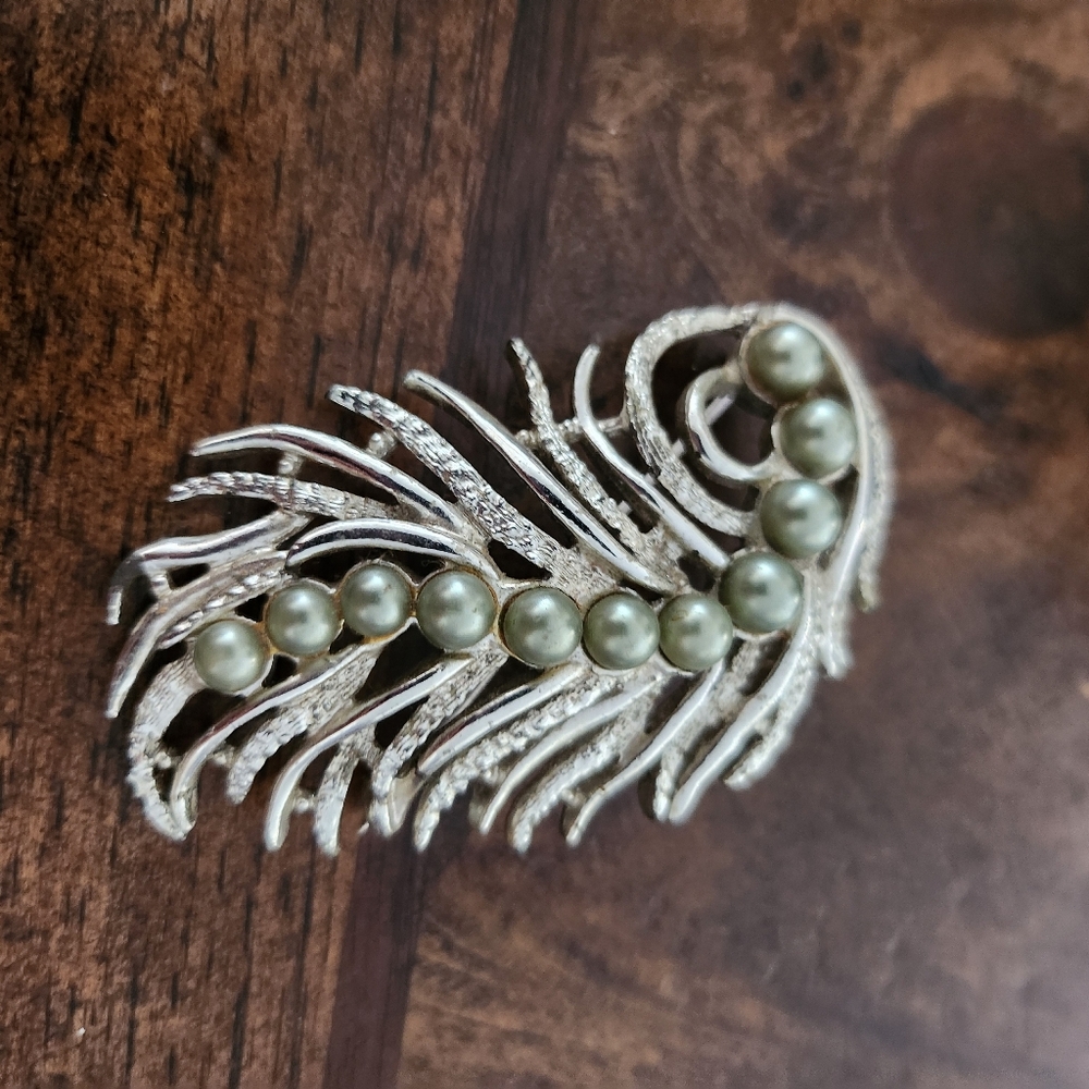 Sarah Coventry Feather Fantasy Brooch